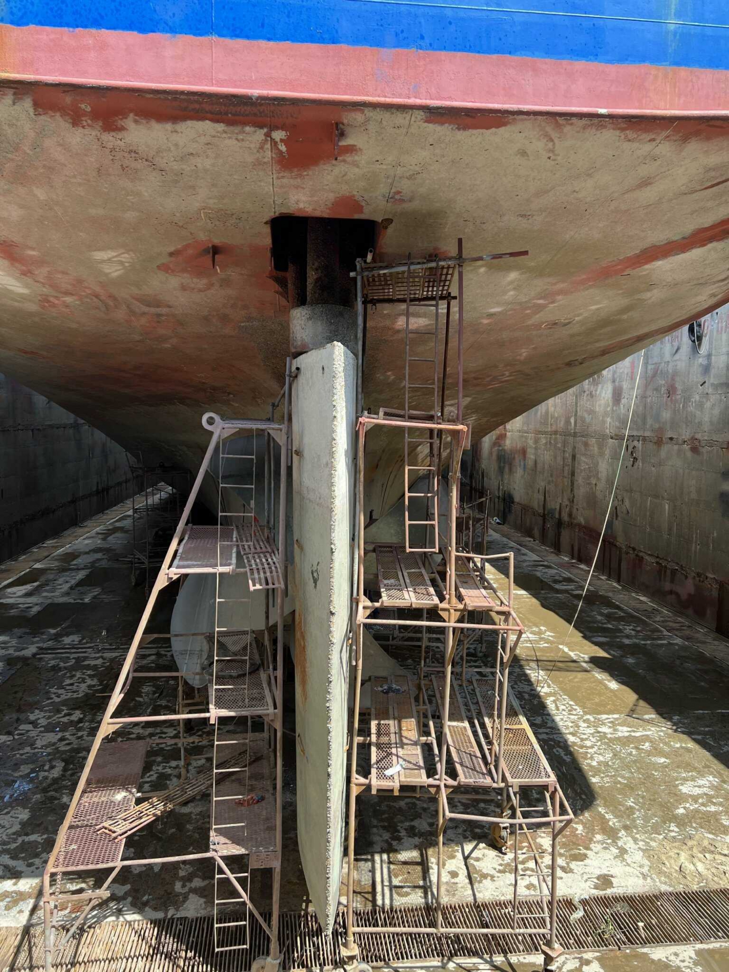 dry dock services in Vietnam.