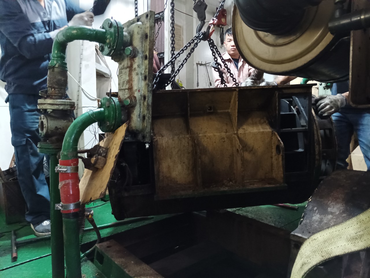 Repair electric motor service for ship in Vietnam