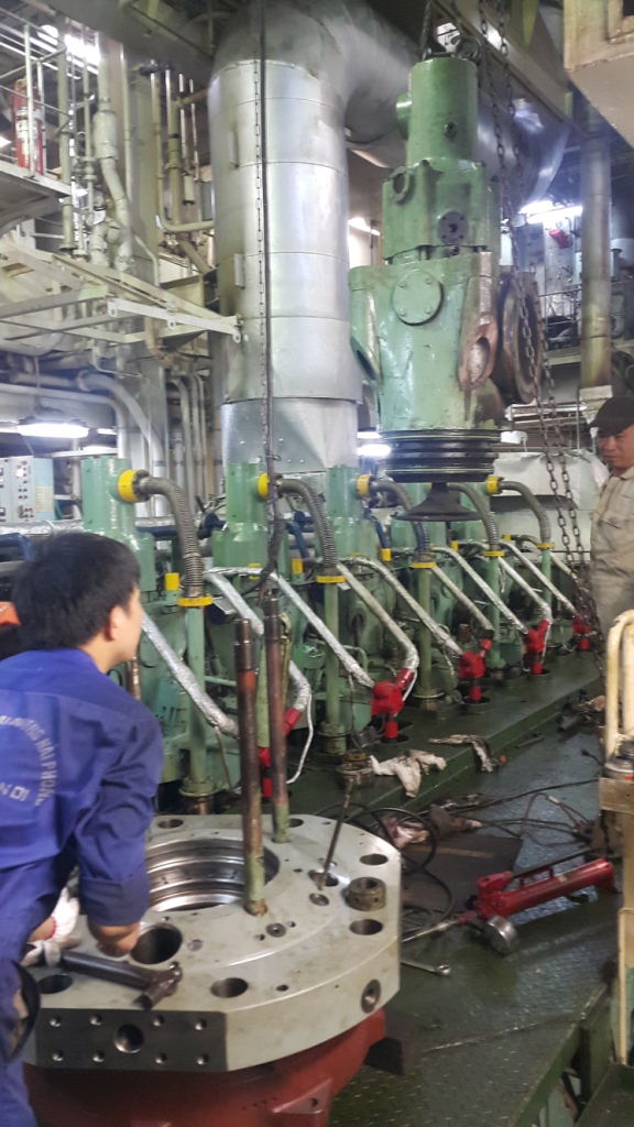 Main engine/ Auxiliary engine repair in Vietnam